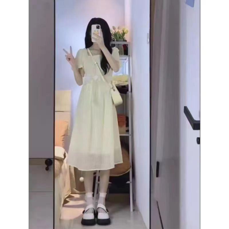 温柔连衣裙穿搭，尽显女性柔美气质